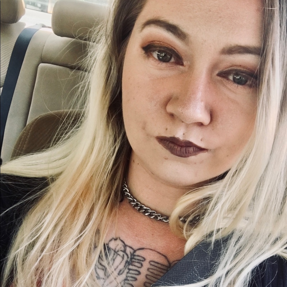 Meet your Posher, Kayla